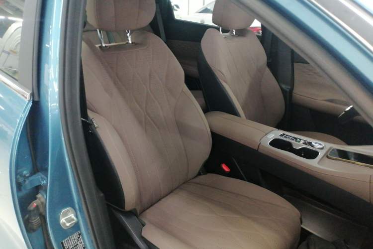 Used Chery Tiggo 8 PLUS C-DM 2025 1.5T 116 km Prestige Version 5 Seats Right Front Seat