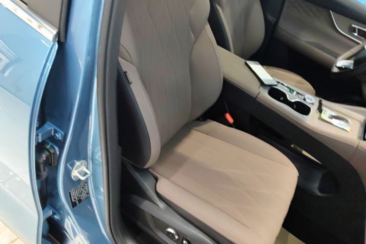 Used Chery Tiggo 8 PLUS C-DM 2025 1.5T 116 km Prestige Version 5 Seats Right Front Seat