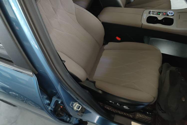 Used Chery Tiggo 8 PLUS C-DM 2025 1.5T 116 km Prestige Version 5 Seats Right Front Seat