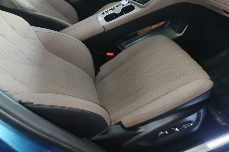 Used Chery Tiggo 8 PLUS C-DM 2025 1.5T 116 km Prestige Version 5 Seats Right Front Seat