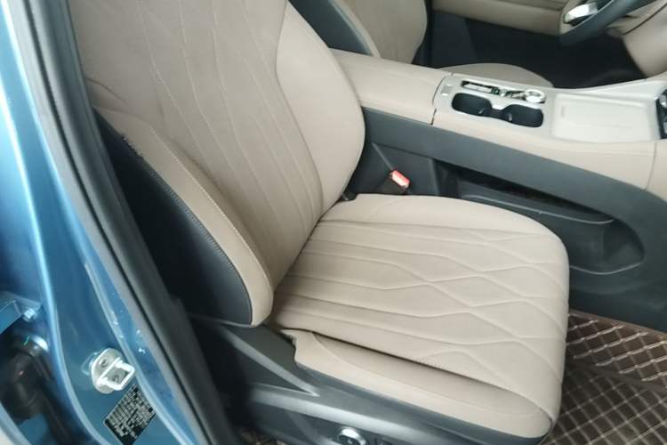 Used Chery Tiggo 8 PLUS C-DM 2025 1.5T 116 km Prestige Version 5 Seats Right Front Seat