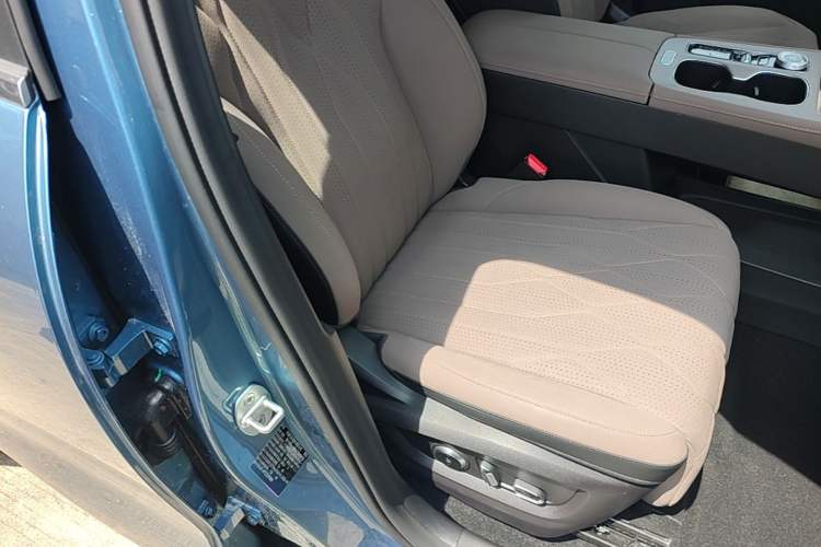 Used Chery Tiggo 8 PLUS C-DM 2025 1.5T 116 km Prestige Version 5 Seats Right Front Seat