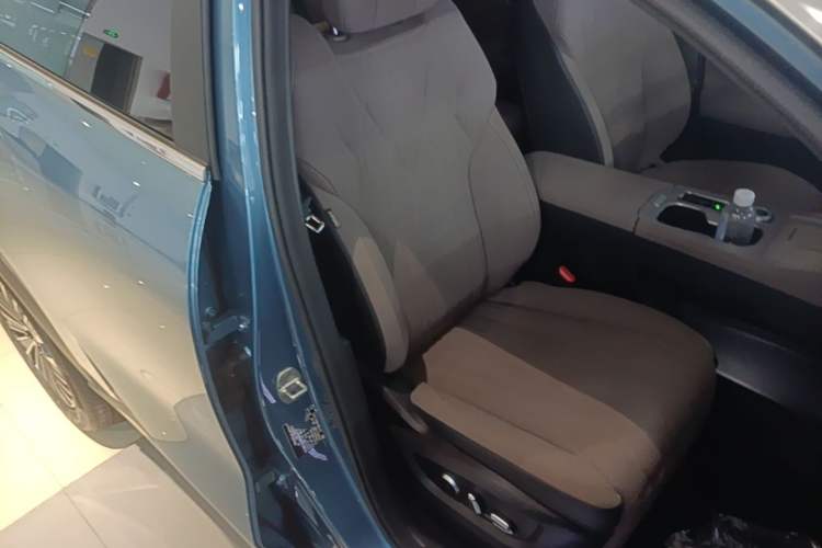 Used Chery Tiggo 8 PLUS C-DM 2025 1.5T 116 km Prestige Version 5 Seats Right Front Seat