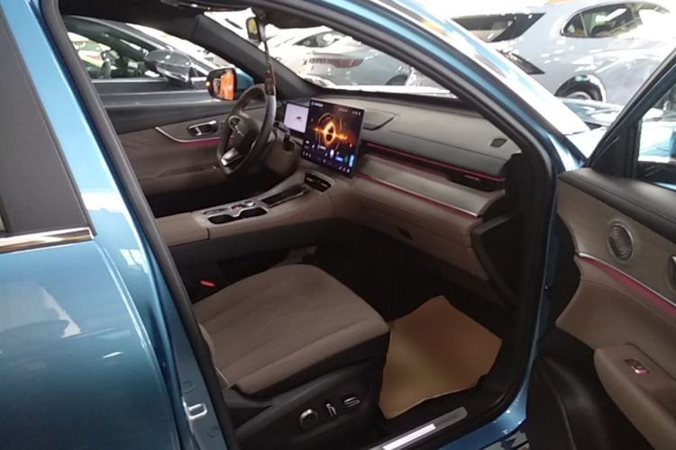 Used Chery Tiggo 8 PLUS C-DM 2025 1.5T 116 km Prestige Version 5 Seats Right Front Seat