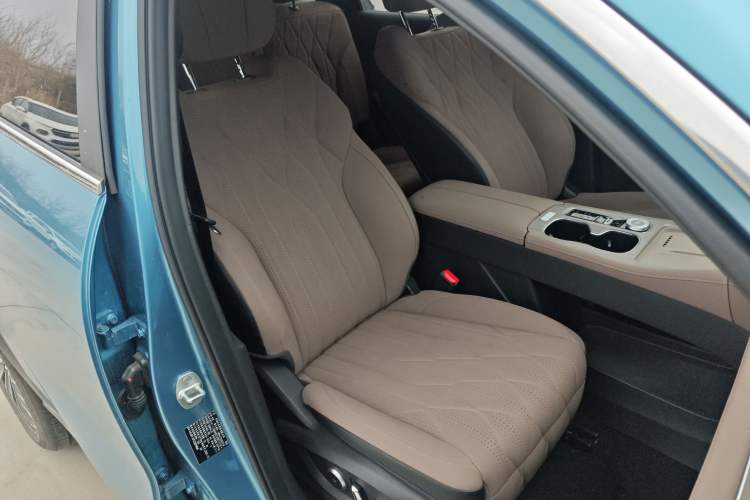Used Chery Tiggo 8 PLUS C-DM 2025 1.5T 116 km Prestige Version 5 Seats Right Front Seat