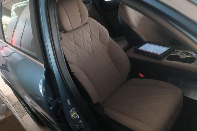Used Chery Tiggo 8 PLUS C-DM 2025 1.5T 116 km Prestige Version 5 Seats Right Front Seat