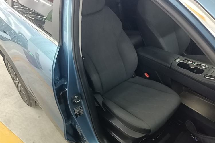 Used Chery Tiggo 8 PLUS C-DM 2025 1.5T 116 km Luxury Version 5 Seats Right Front Seat