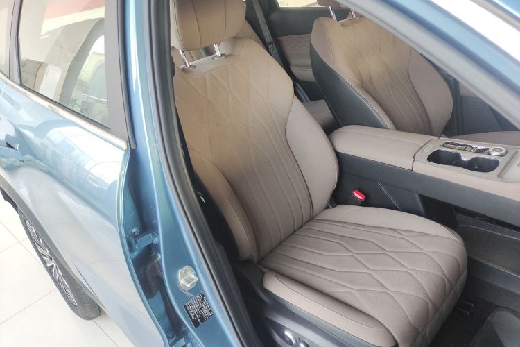 Used Chery Tiggo 8 PLUS C-DM 2025 1.5T 116 km Prestige Version 5 Seats Right Front Seat