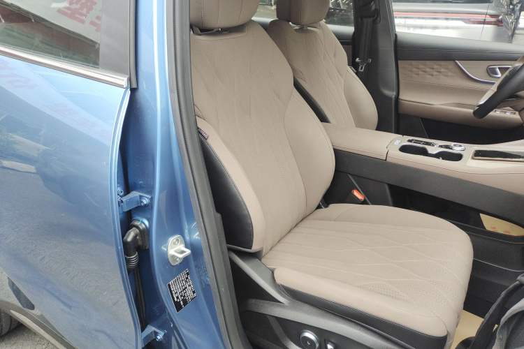 Used Chery Tiggo 8 PLUS C-DM 2025 1.5T 116 km Prestige Version 5 Seats Right Front Seat