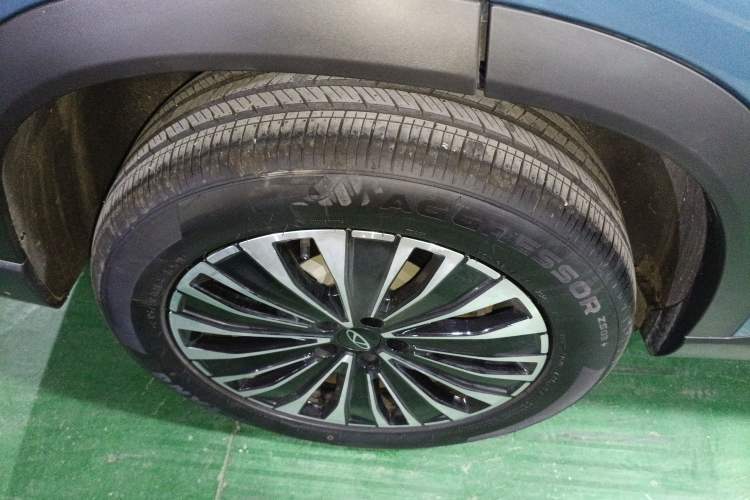 Used Chery Tiggo 8 PLUS C-DM 2025 1.5T 116 km Prestige Version 5 Seats Right Rear Wheel Hub