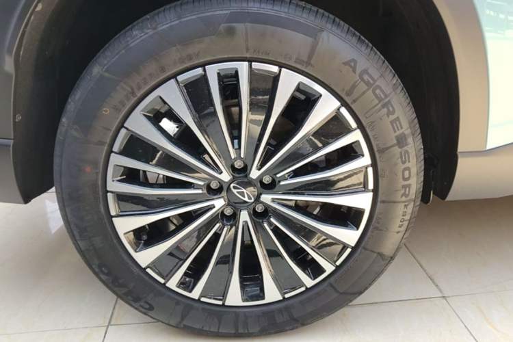 Used Chery Tiggo 8 PLUS C-DM 2025 1.5T 116 km Prestige Version 5 Seats Right Rear Wheel Hub