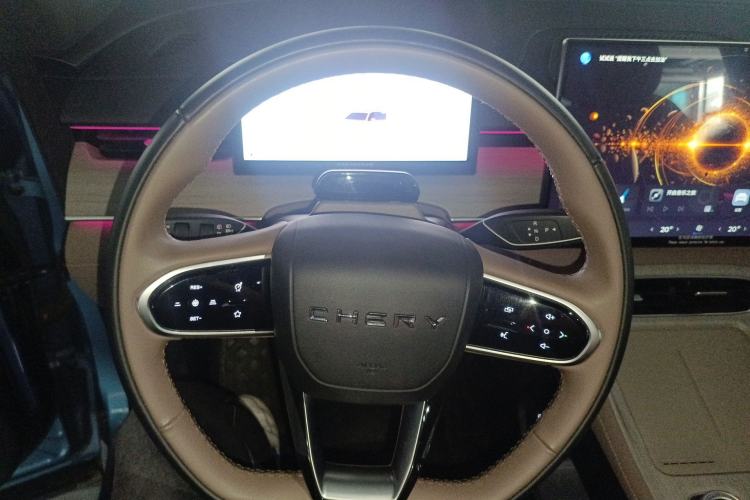Used Chery Tiggo 8 PLUS C-DM 2025 1.5T 116 km Prestige Version 5 Seats Steering Wheel