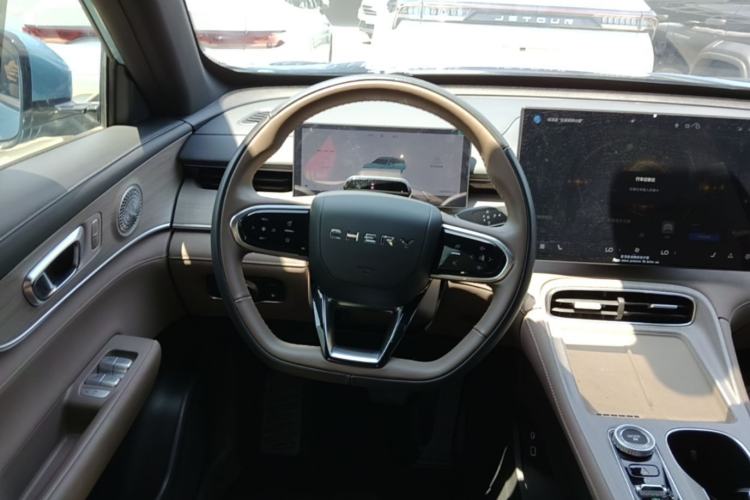 Used Chery Tiggo 8 PLUS C-DM 2025 1.5T 116 km Prestige Version 5 Seats Steering Wheel