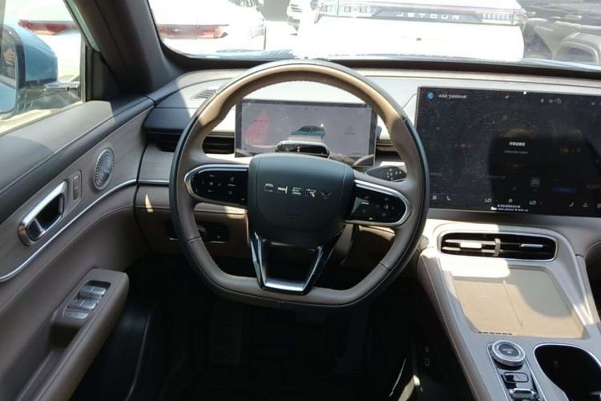 Used Chery Tiggo 8 PLUS C-DM 2025 1.5T 116 km Prestige Version 5 Seats Steering Wheel