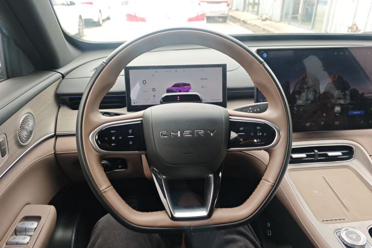Used Chery Tiggo 8 PLUS C-DM 2025 1.5T 116 km Prestige Version 5 Seats Steering Wheel