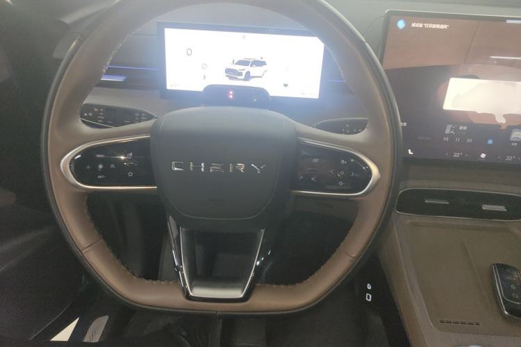 Used Chery Tiggo 8 PLUS C-DM 2025 1.5T 116 km Prestige Version 5 Seats Steering Wheel