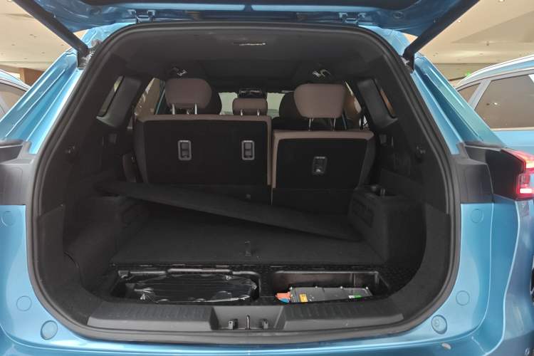 Used Chery Tiggo 8 PLUS C-DM 2025 1.5T 116 km Prestige Version 5 Seats Trunk