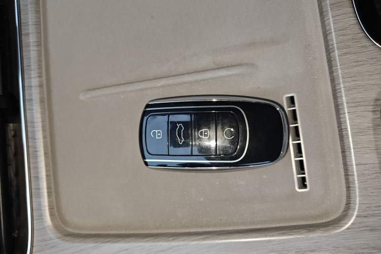 Used Chery Tiggo 8 PLUS C-DM 2025 1.5T 116 km Prestige Version 5 Seats Vehicle Key