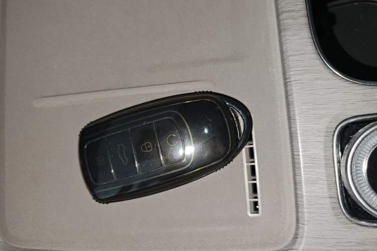 Used Chery Tiggo 8 PLUS C-DM 2025 1.5T 116 km Prestige Version 5 Seats Vehicle Key