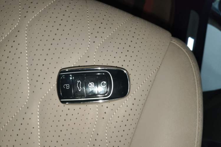 Used Chery Tiggo 8 PLUS C-DM 2025 1.5T 116 km Prestige Version 5 Seats Vehicle Key