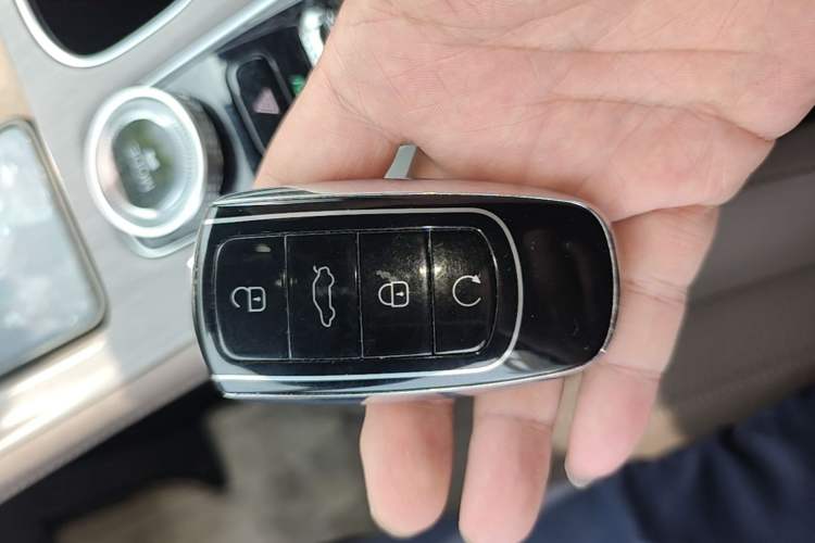Used Chery Tiggo 8 PLUS C-DM 2025 1.5T 116 km Prestige Version 5 Seats Vehicle Key