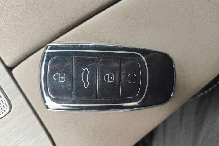 Used Chery Tiggo 8 PLUS C-DM 2025 1.5T 116 km Prestige Version 5 Seats Vehicle Key