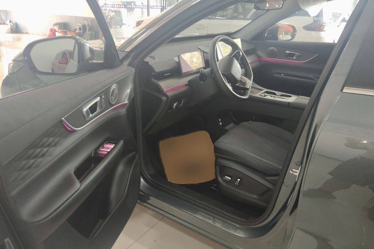 Used Chery Tiggo 8 PLUS C-DM 2025 1.5T 116 km Luxury Version 5 Seats Interior 3