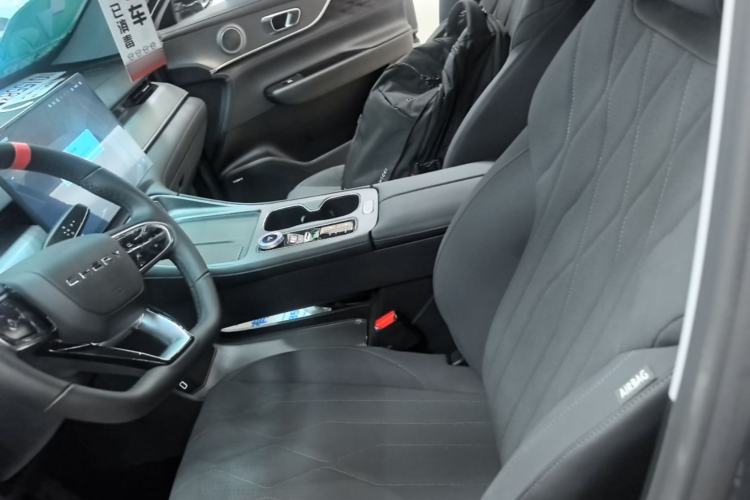 Used Chery Tiggo 8 PLUS C-DM 2025 1.5T 116 km Luxury Version 5 Seats Left Front Seat