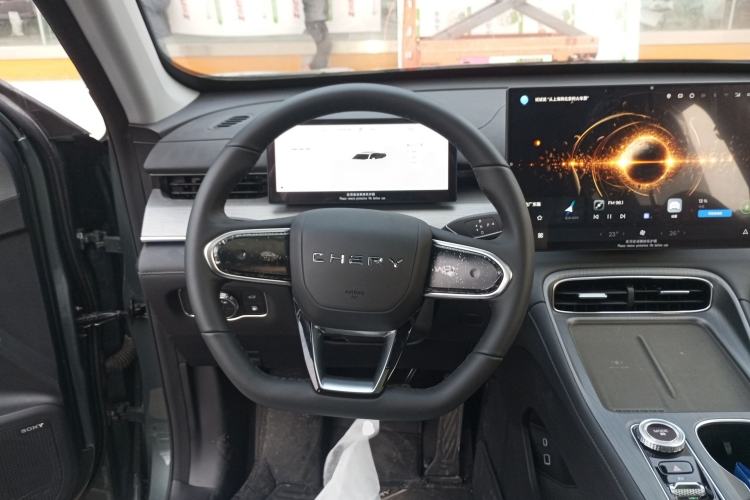 Used Chery Tiggo 8 PLUS C-DM 2025 1.5T 116 km Luxury Version 5 Seats Steering Wheel