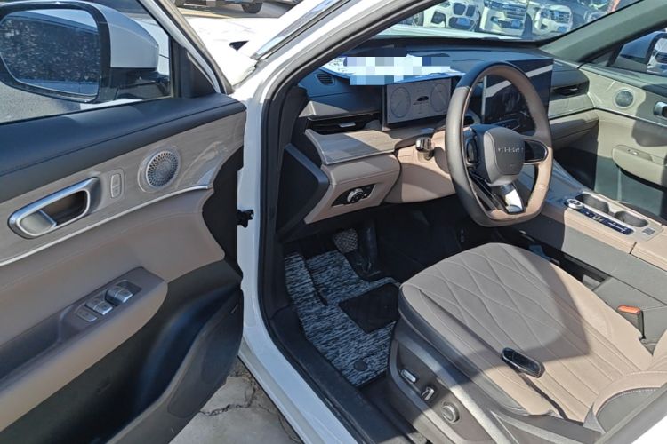 Used Chery Tiggo 8 PLUS C-DM 2025 1.5T 116 km Prestige 7-Seater Driver Seat