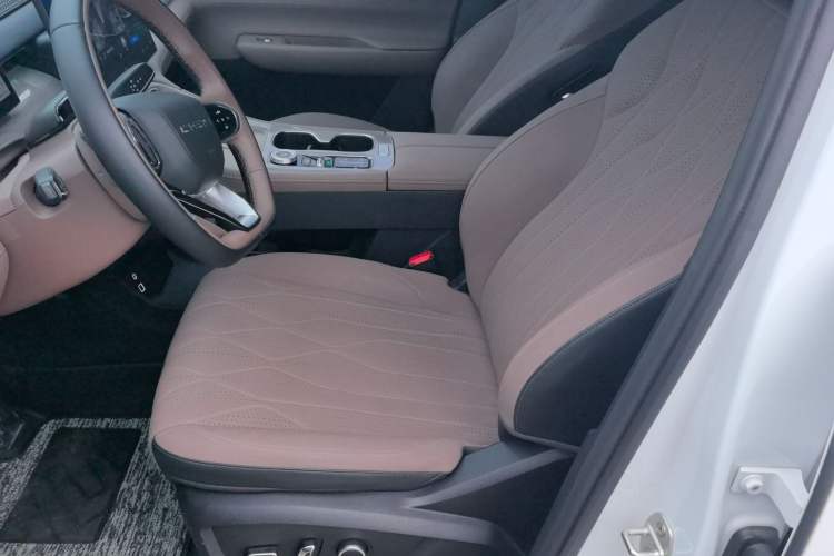 Used Chery Tiggo 8 PLUS C-DM 2025 1.5T 116 km Prestige 7-Seater Left Front Seat