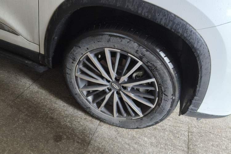 Used Chery Tiggo 8 PLUS Kunpeng e+ 2022 PHEV 1.5T Comfort e+ Right Front Wheel Hub