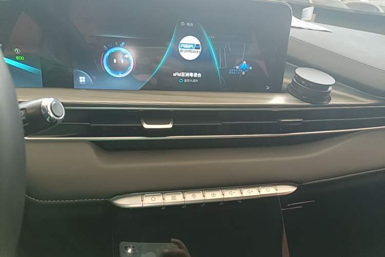 Used Chery Tiggo 8 PLUS Kunpeng e+ 2022 PHEV 1.5T WindStyle e+ Audio And AC Panel