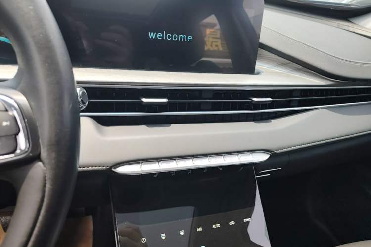 Used Chery Tiggo 8 PLUS Kunpeng e+ 2022 PHEV 1.5T WindStyle e+ Audio And AC Panel