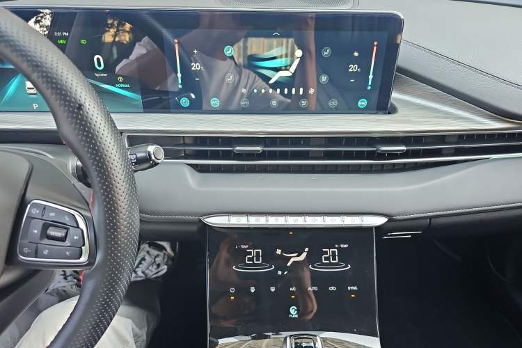 Used Chery Tiggo 8 PLUS Kunpeng e+ 2022 PHEV 1.5T Comfort e+ Audio And AC Panel
