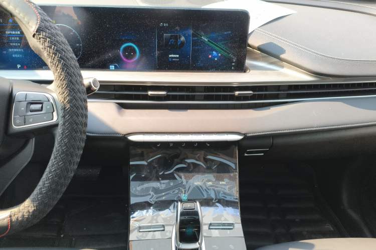Used Chery Tiggo 8 PLUS Kunpeng e+ 2022 PHEV 1.5T WindStyle e+ Audio And AC Panel