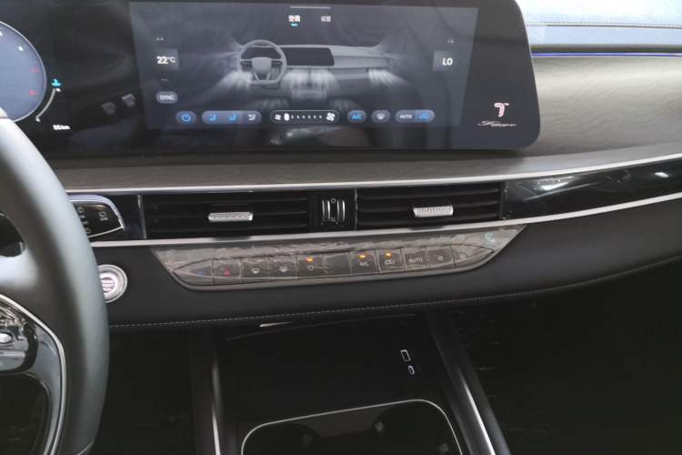 Used Chery Tiggo 8 PRO 2025 290T Two-Wheel-Drive Luxury Edition Audio And AC Panel