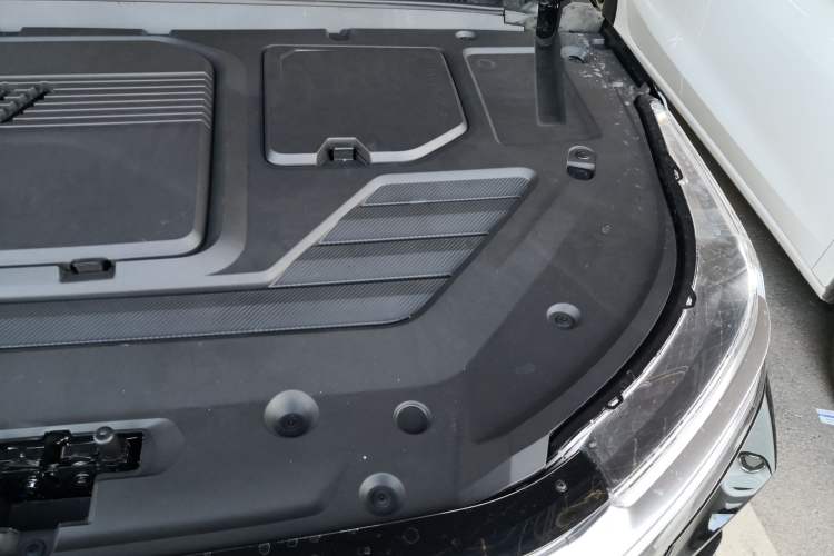 Used Chery Tiggo 8 PRO 2025 290T Two-Wheel-Drive Luxury Edition Engine Bay Left