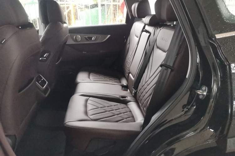 Used Chery Tiggo 8 PRO 2024 Champion Edition 390T Two-Wheel Drive Aoshi Version 5 Seats Left Rear Seat