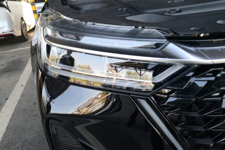 Used Chery Tiggo 8 PRO 2025 290T Two-Wheel-Drive Luxury Edition Right Front Headlight