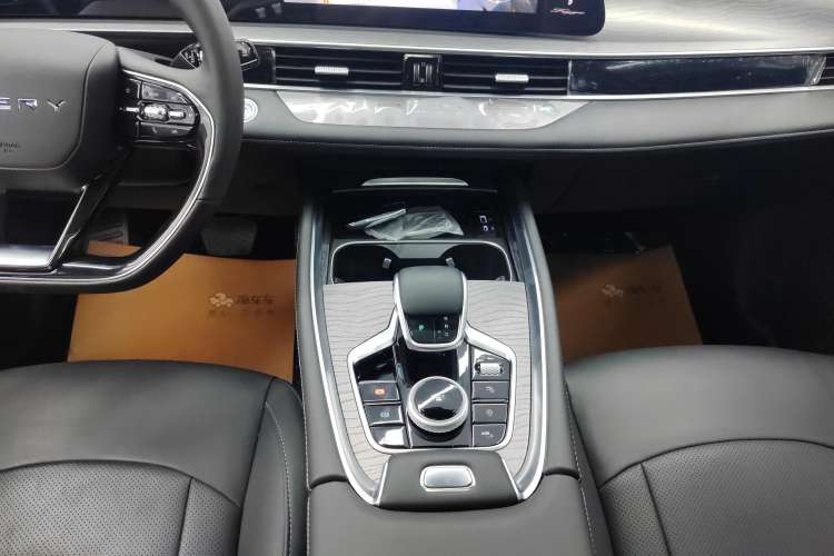 Used Chery Tiggo 8 PRO 2024 Champion Edition 290T Two-Wheel Drive Shining Version 7 Seats Gear Lever