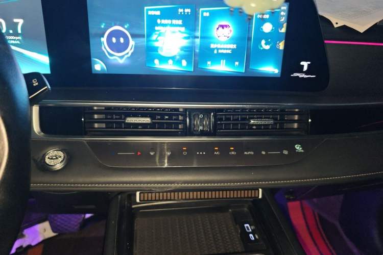Used Chery Tiggo 8 PRO 2022 290T Two-Wheel Drive Sky Dome Edition 5 Seats Audio And AC Panel