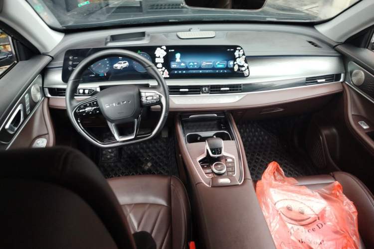 Used Chery Tiggo 8 PRO 2022 390T Two-Wheel Drive Vast Edition 5 Seats Center Console