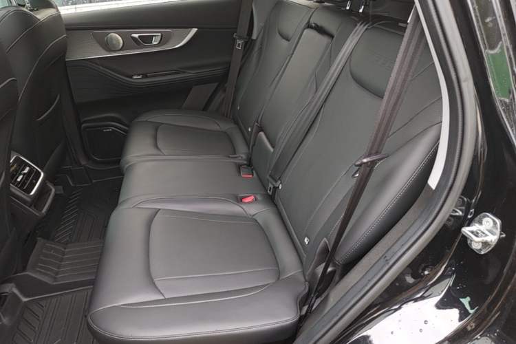 Used Chery Tiggo 8 PRO 2022 290T Two-Wheel Drive Sky Dome Edition 5 Seats Left Rear Seat