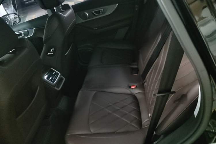 Used Chery Tiggo 8 PRO 2022 290T Two-Wheel Drive Haohan Edition 5 Seats Left Rear Seat