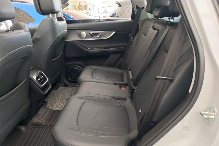 Used Chery Tiggo 8 PRO 2022 290T Two-Wheel Drive Sky Dome Edition 7 Seats Left Rear Seat