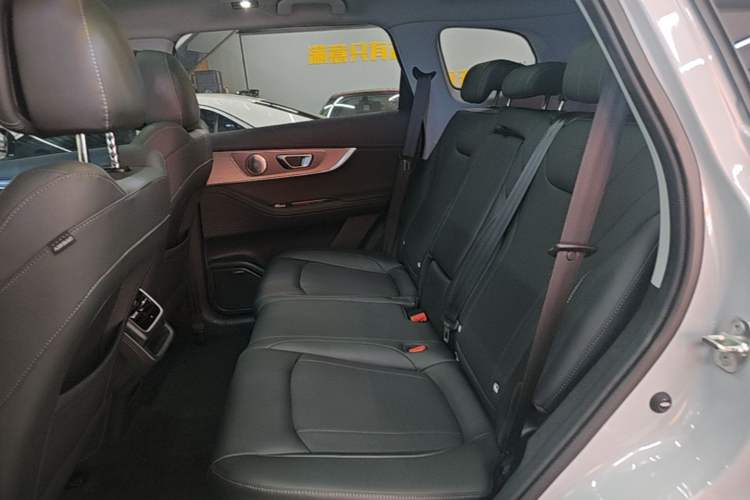 Used Chery Tiggo 8 PRO 2022 290T Two-Wheel Drive Sky Dome Edition 5 Seats Left Rear Seat
