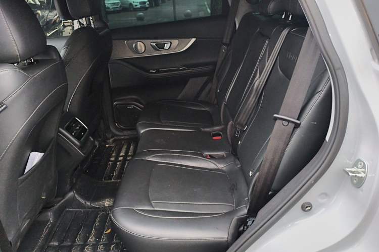 Used Chery Tiggo 8 PRO 2022 290T Two-Wheel Drive Sky Dome Edition 7 Seats Left Rear Seat