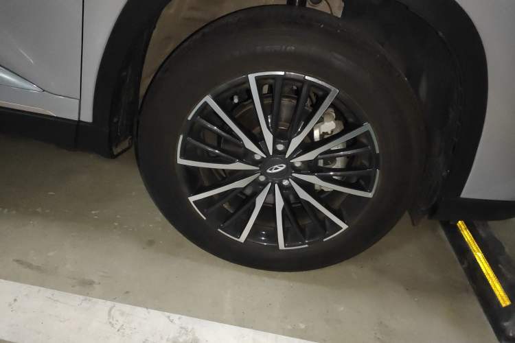 Used Chery Tiggo 8 PRO 2022 290T Two-Wheel Drive Haohan Edition 5 Seats Right Front Wheel Hub