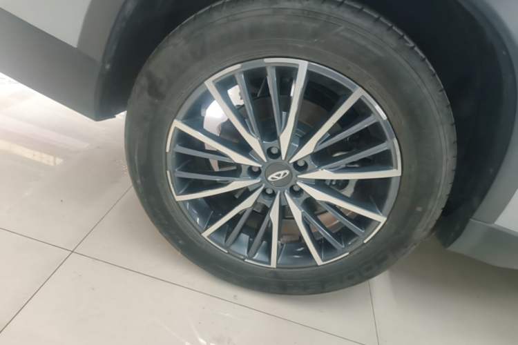 Used Chery Tiggo 8 PRO 2022 290T Two-Wheel Drive Haohan Edition 5 Seats Right Rear Wheel Hub